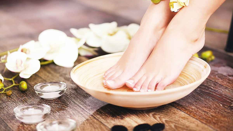 Lưu ý: Có những người không nên ngâm chân nước nóng! 1