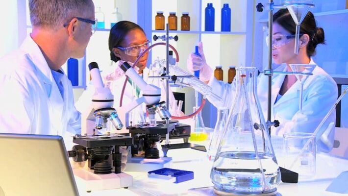 Lọc nước RO cho phòng thí nghiệm và cơ sở xét nghiệm