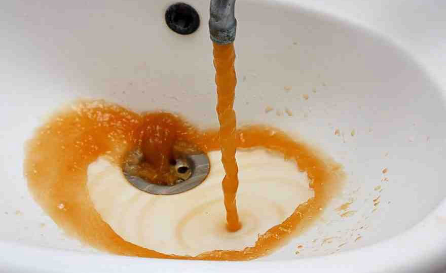 Nước bị nhiễm sắt: Nguyên nhân, tác hại và cách xử lý