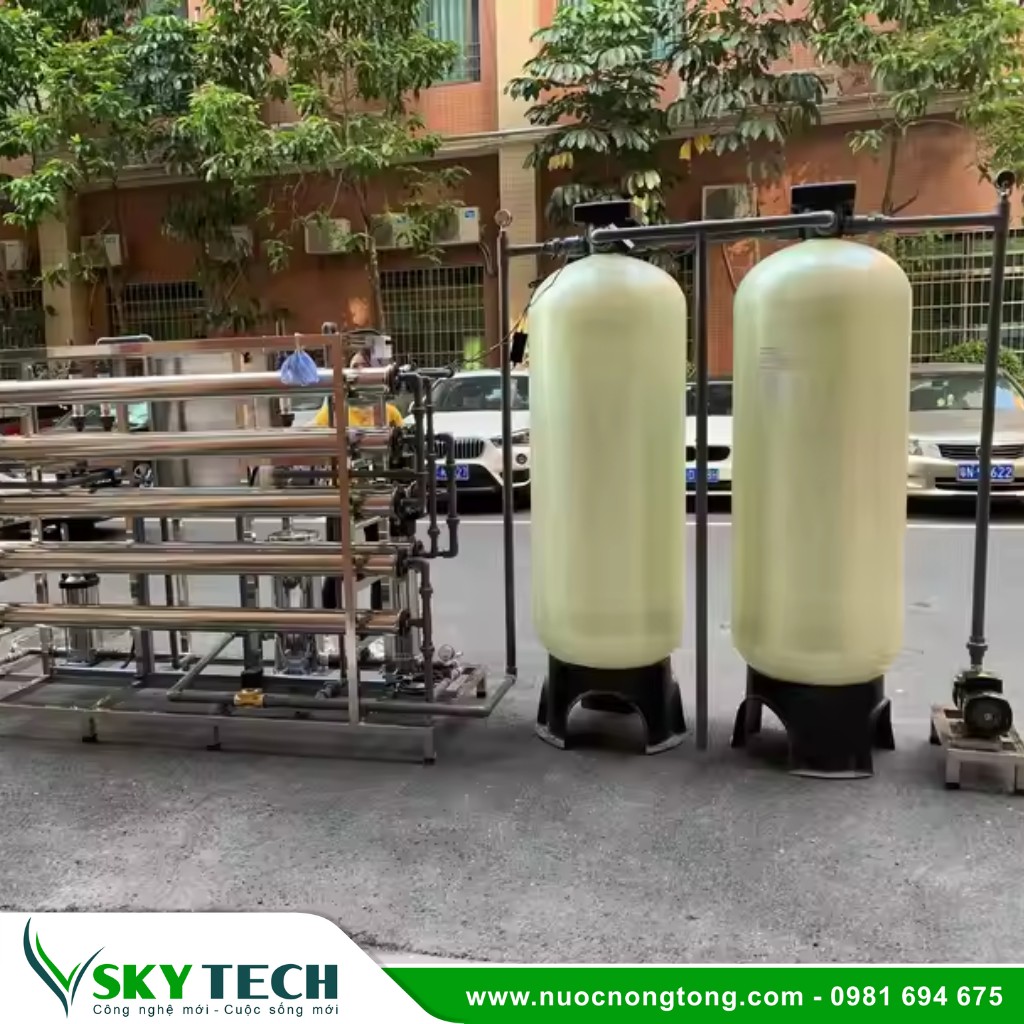 Loc nuoc cong nghiep SKY Tech 0052 (2) Hệ thống lọc UV/EDI (2000L/h): Xử lý nước giếng khoan
